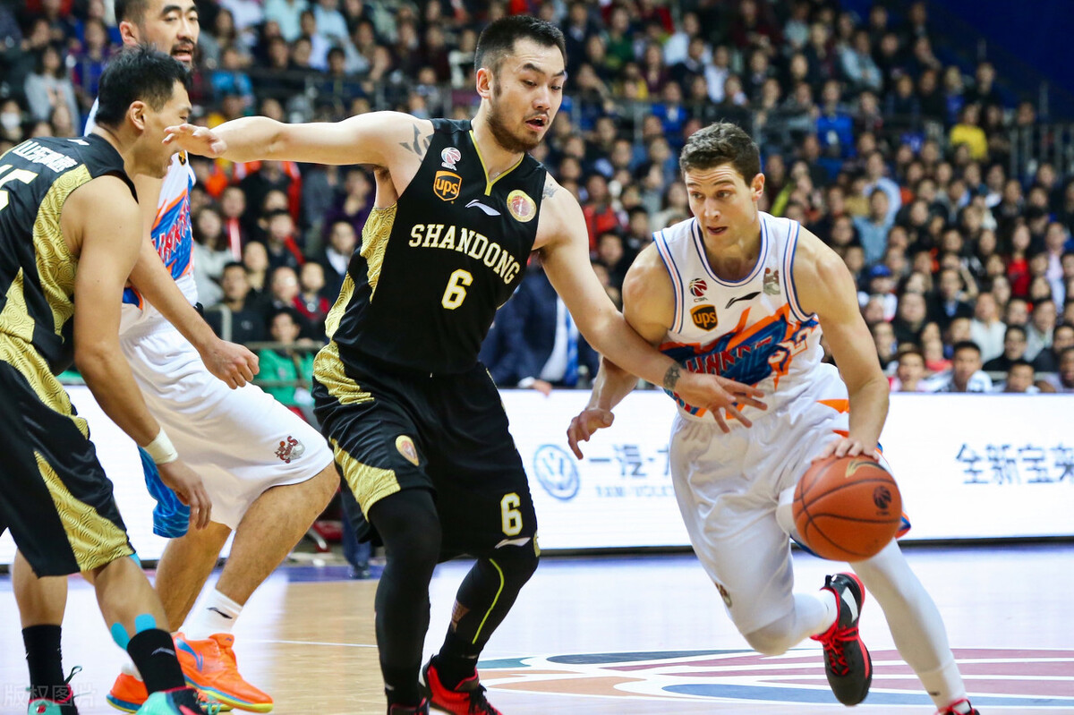 刷新纪录引发热议！，Rookie在切尔西比赛中出色防守上演精彩一战