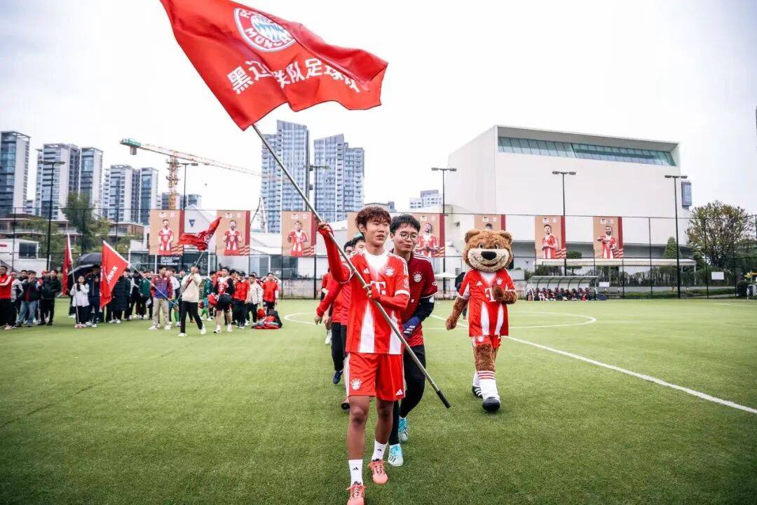 包含拜仁慕尼黑迎全明星赛关键赛；转会期主帅复盘；目标明确；身体对抗强度拉满的词条