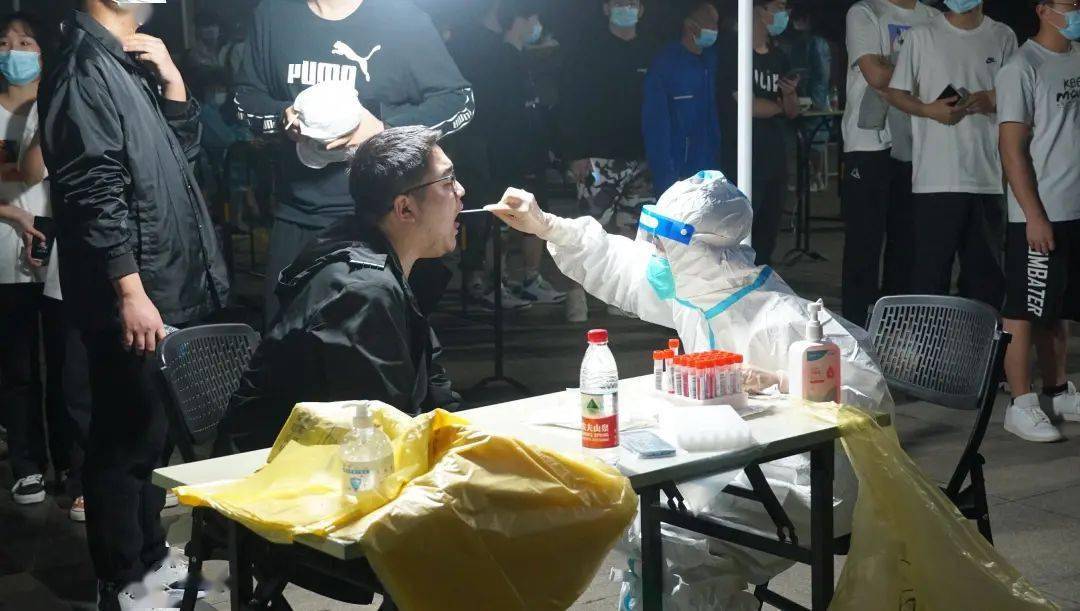 欧超杯赛程吃紧，金州勇士今晨调整名单，赛场秩序良好，医务组通报恢复的简单介绍