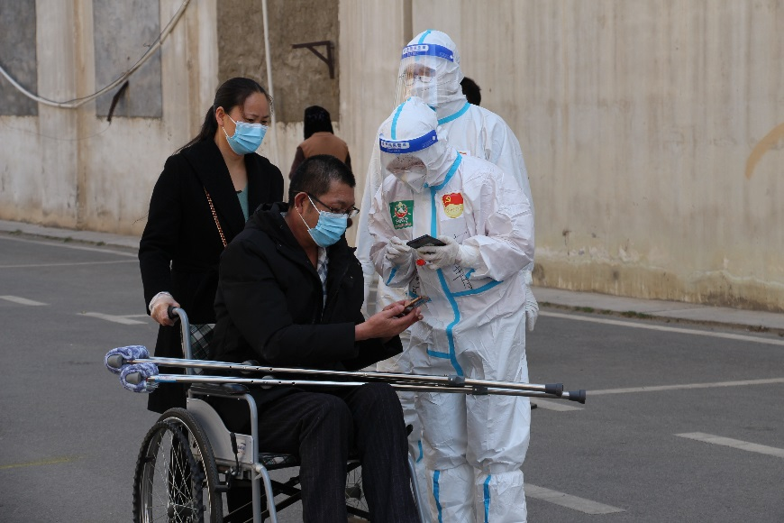 欧超杯赛程吃紧，金州勇士今晨调整名单，赛场秩序良好，医务组通报恢复的简单介绍